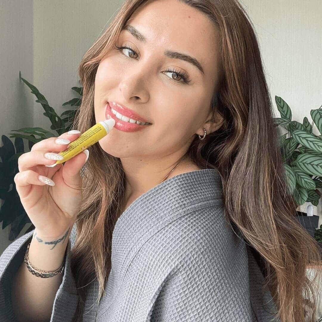 Thentix lip balm is a highly beneficial hydrating lip balm that provides long lasting moisture to the lips. Its nourishing ingredients help to improve the overall health of the lips, leaving them feeling soft, supple, and hydrated.